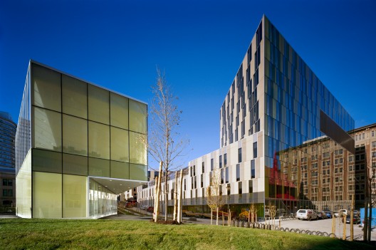 Modern modular buildings showcasing triumph modular construction with a sleek glass facade and green surroundings, representing both permanent and temporary modular building solutions.